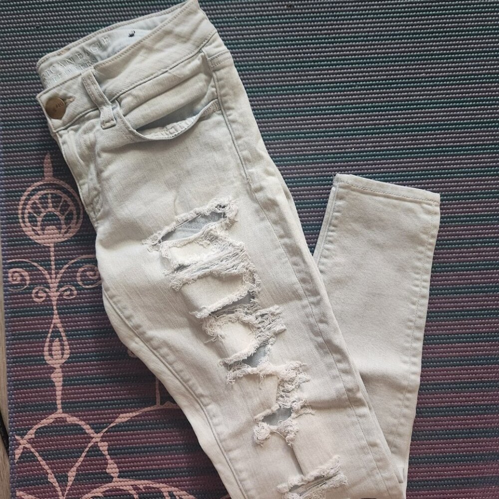 Light Wash Distressed Skinny Jeans - Womens sz 2